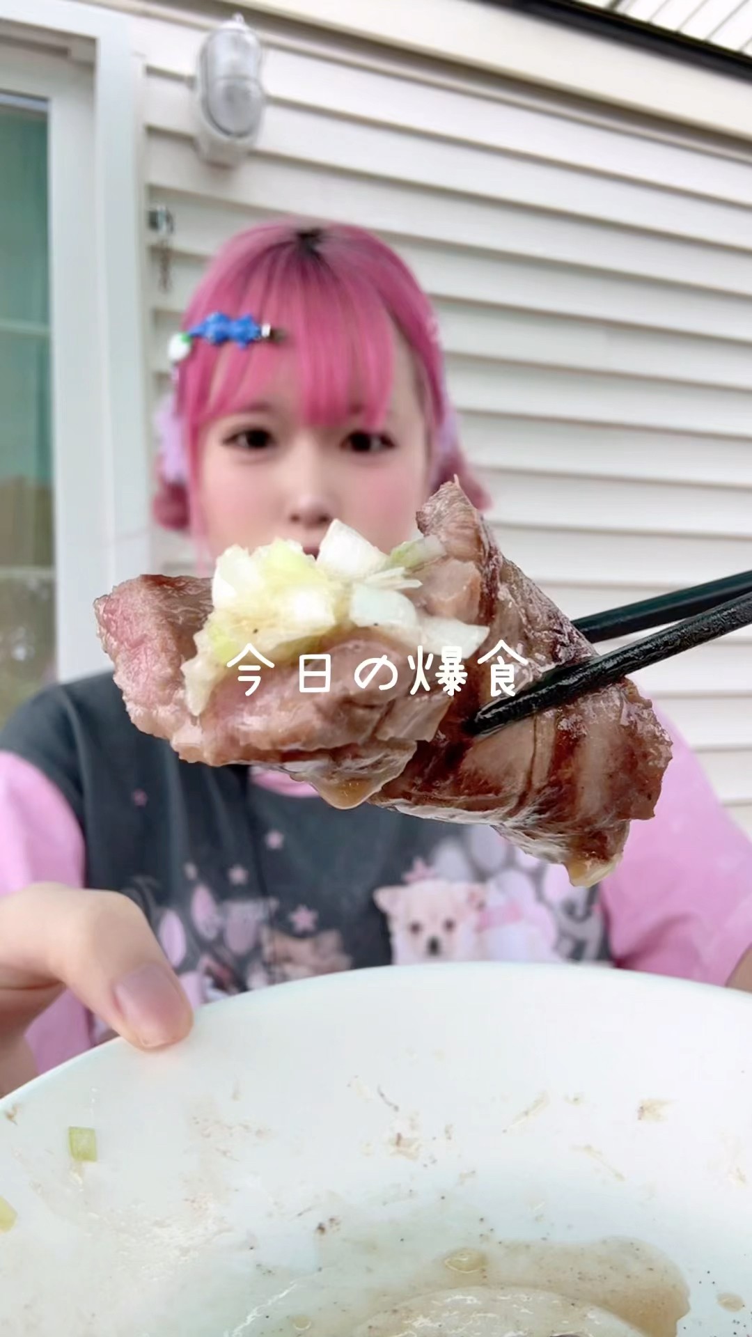 Watch as Richi eats a lot without worrying about her appearance