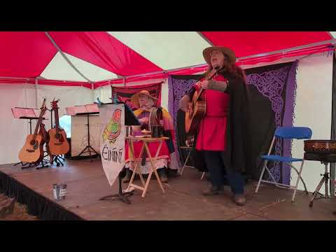 Éiníní at the 2025 Medieval Fair - Cruiscín Lán