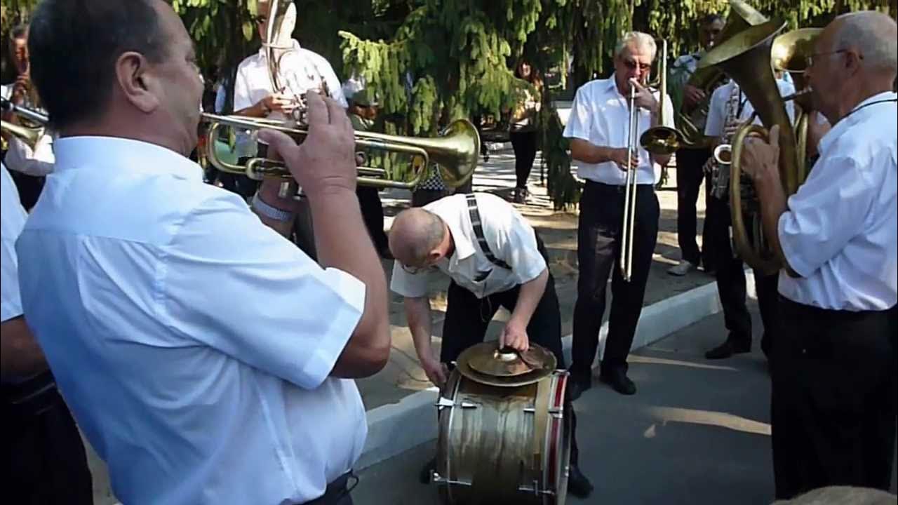 Оркестр. Оркестр оренбург на день города на беловке. Парад. День шахтера сызрань фото сегодня. Оркестр штаба зво.
