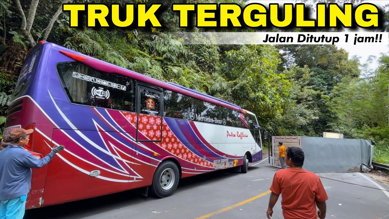 TRUK TERGULING DAN TABRAK SEPEDA MOTOR‼️JALUR LIKU 9 TERSENDAT....