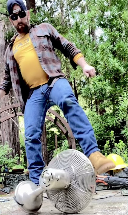 Destroying a Old Fan with my Construction Boots