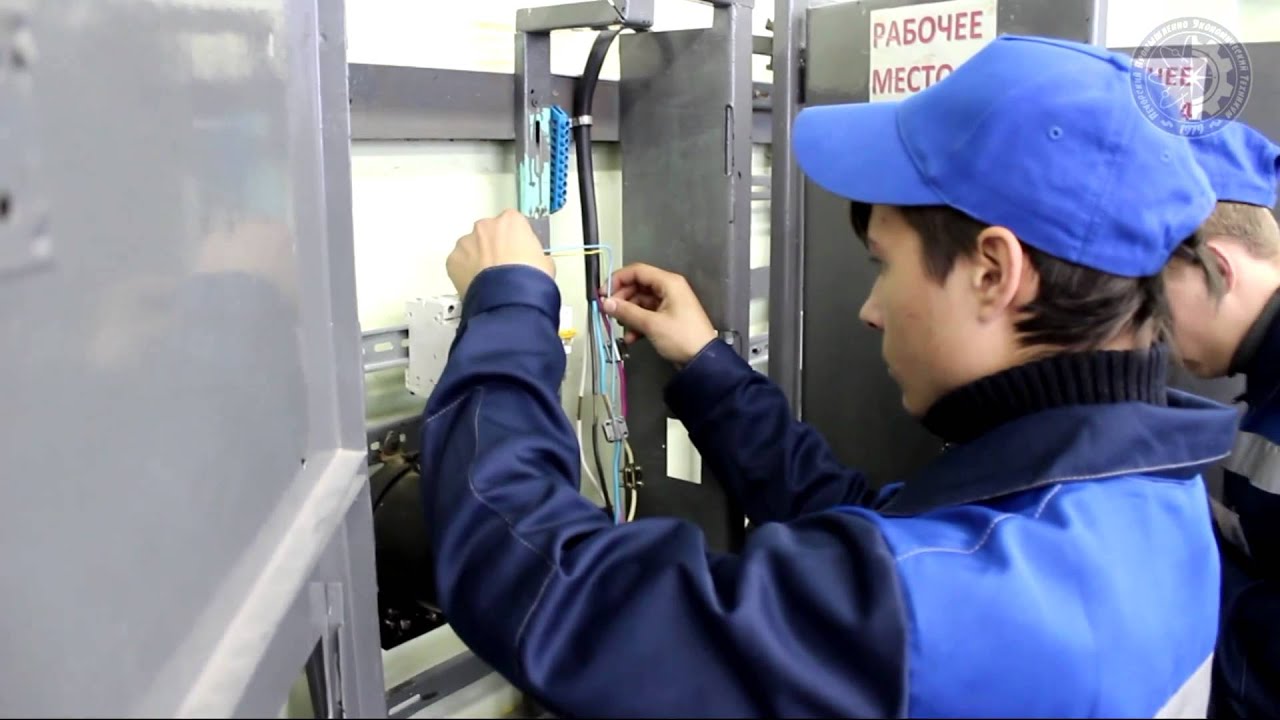 Электромонтажник электрических сетей и электрооборудования - YouTube