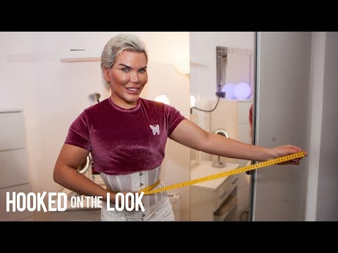 Video: Button-like Nose, Duck Lips, Wasp Waist And Other Features Of The "live Ken" By Rodrigo Alves