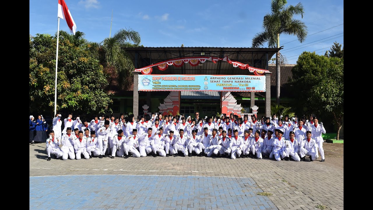 Upacara Bendera Memperingati HUT RI Ke 78 Oleh Seluruh Siswa-siswi SMP Negeri 2 Kediri