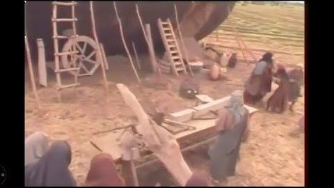 مقطع فيديو مؤثر جدا للشيخ ماهر المعيقلي من سورة هود قصة نوح