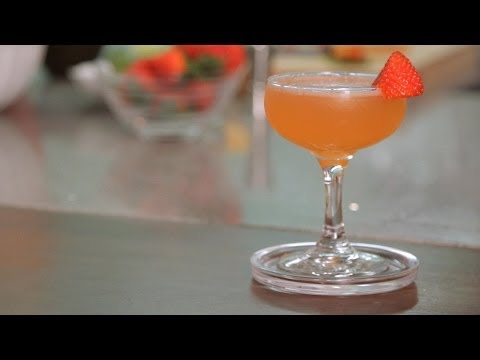 how-to-make-a-strawberry-daiquiri-|-cocktail-recipes