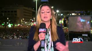 Michal Divon at anti-Netanyahu rally at Rabin Square