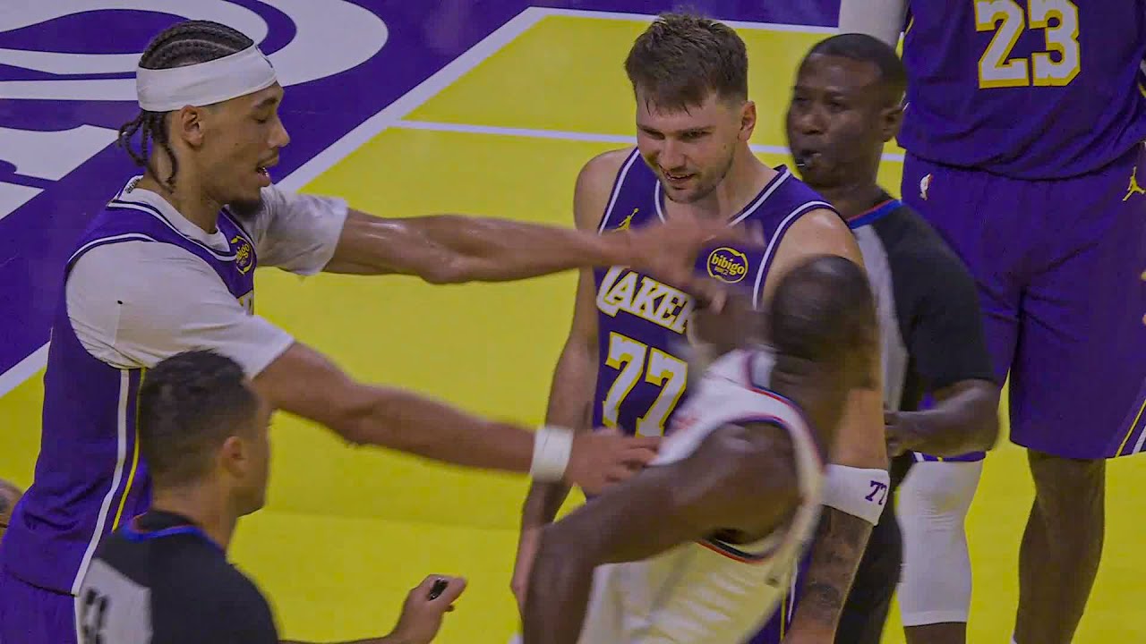 Jaxson Hayes SHOVES Kris Dunn After He Pushes Luka 😳 - YouTube