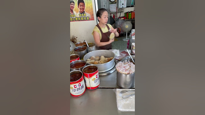 必點周杰倫套餐（阿給+魚丸湯+包子）位於淡水真理街知名老店「文化阿給」阿給裡面塞入炒過的冬粉，充分吸附微辣醬汁後，入口超滿足～