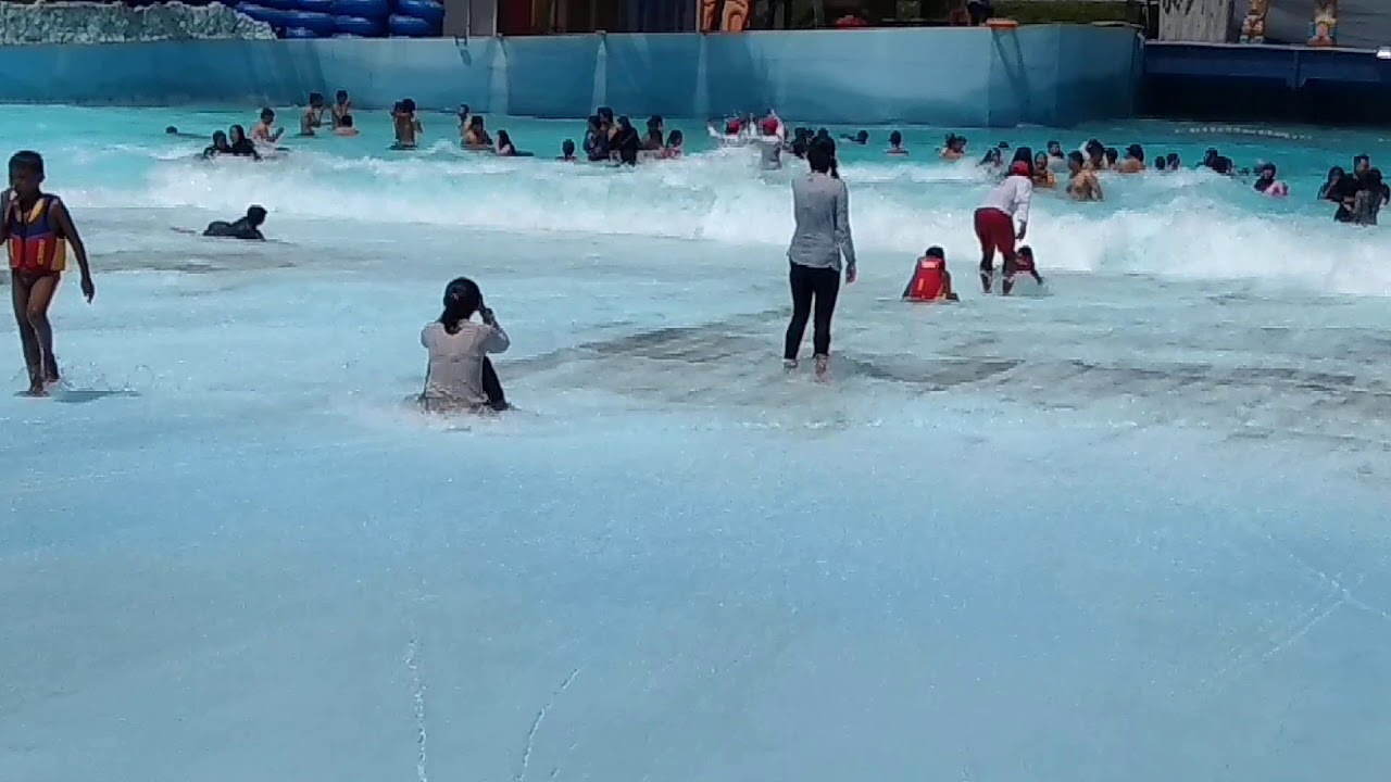 Sunami tertinggi di Hawai waterpark Malang 