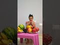 🍉🥭ELISA MOSTRA UM JEITO DIVERTIDO DE COMER FRUTA🍇🍌 #crianças #frutassaudáveis #mãe#pitayas#shorts