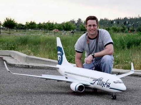 Windrider salute to Boeing 737 RC model builder