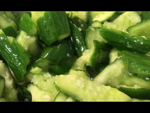 Video: Yuav Ua Li Cas Pickle Cucumbers Nyob Rau Hauv Ib Lub Hnab