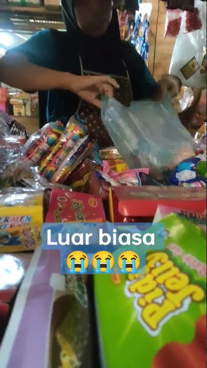 Super Mom, seorang ibu menjaga ibu nya sambil berjualan di pasar tradisional #shorts #youtubeshorts