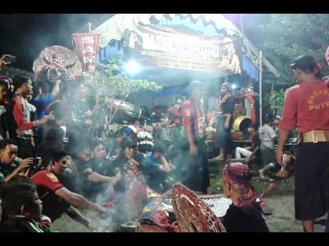 Samboyo putro lagu memandangmu live bleton warujayeng