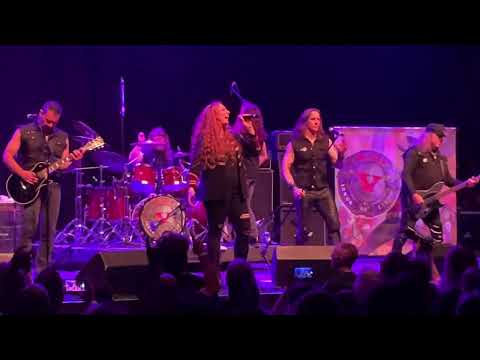 Riot - Bloodstreets (Live at ProgPower USA XXI) (featuring Sarah Teets from Mindmaze)