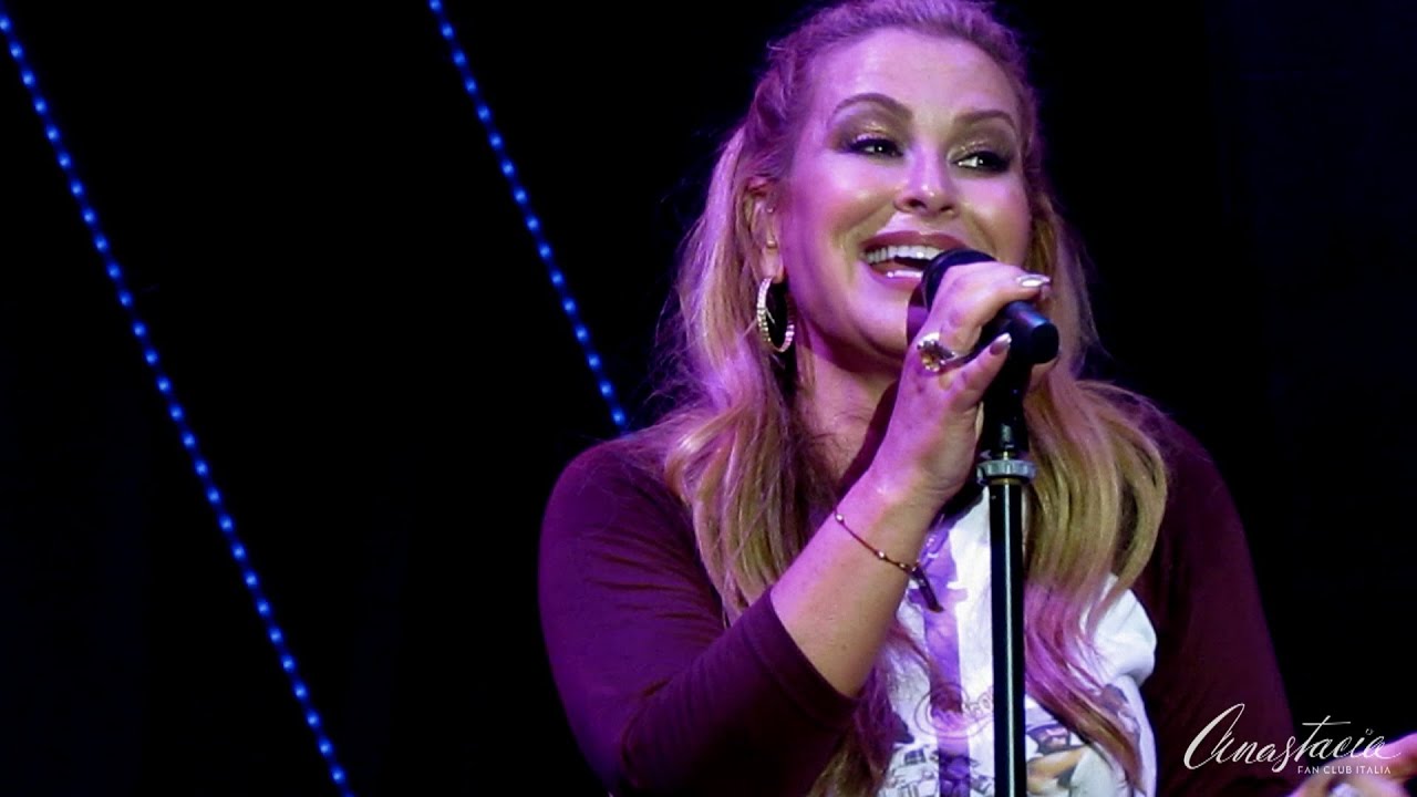 Anastacia - In Your Eyes (live in Milan 2016) - YouTube