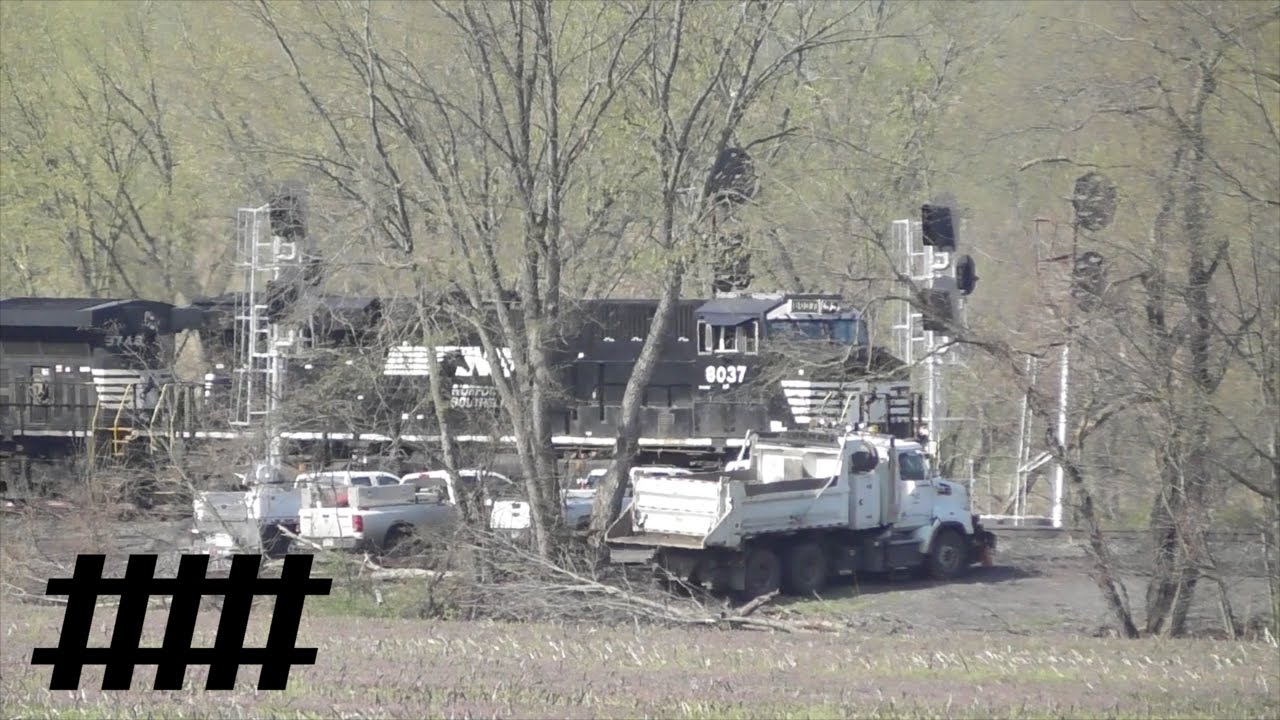 NS Trains Near Derailment Cleanup at CP McVey Near McVeytown, PA YouTube