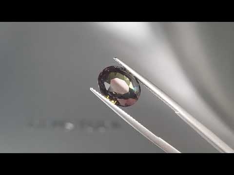 Alexandrite with strong color change effect in oval cut 5.04 ct, Sri Lanka Video  № 4