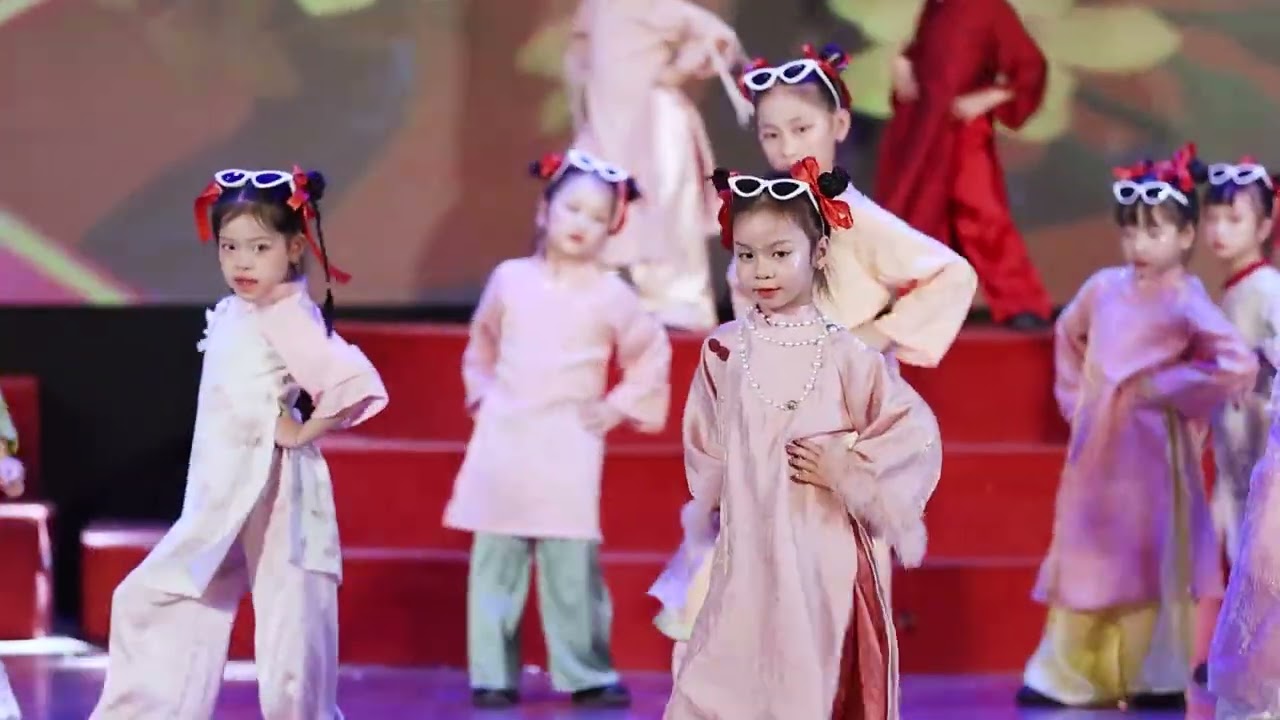 Nhảy hiện đại Mashup Đoản xuân ca Nụ Cười Xuân - Nhà văn hóa thiếu nhi Việt Đức – Nghệ An