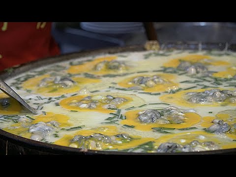 Video: Yuav Ua Li Cas Ua Kom Tus Oyster Omelet