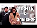 Жить с улыбкой \ Оплачиваем покупки пенсионерам \ Слепой мужчина