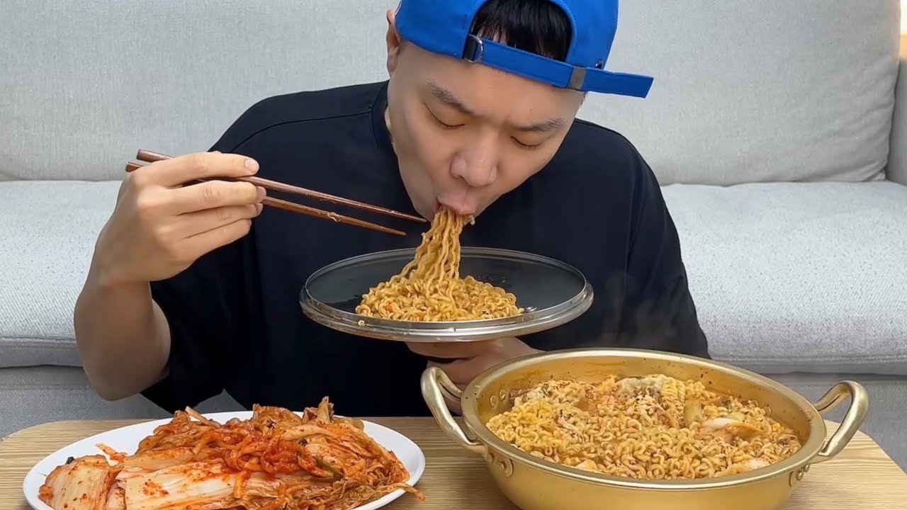 김장김치 개시🔥 찐~하게 끓인 떡만두라면🔥 라면 먹방