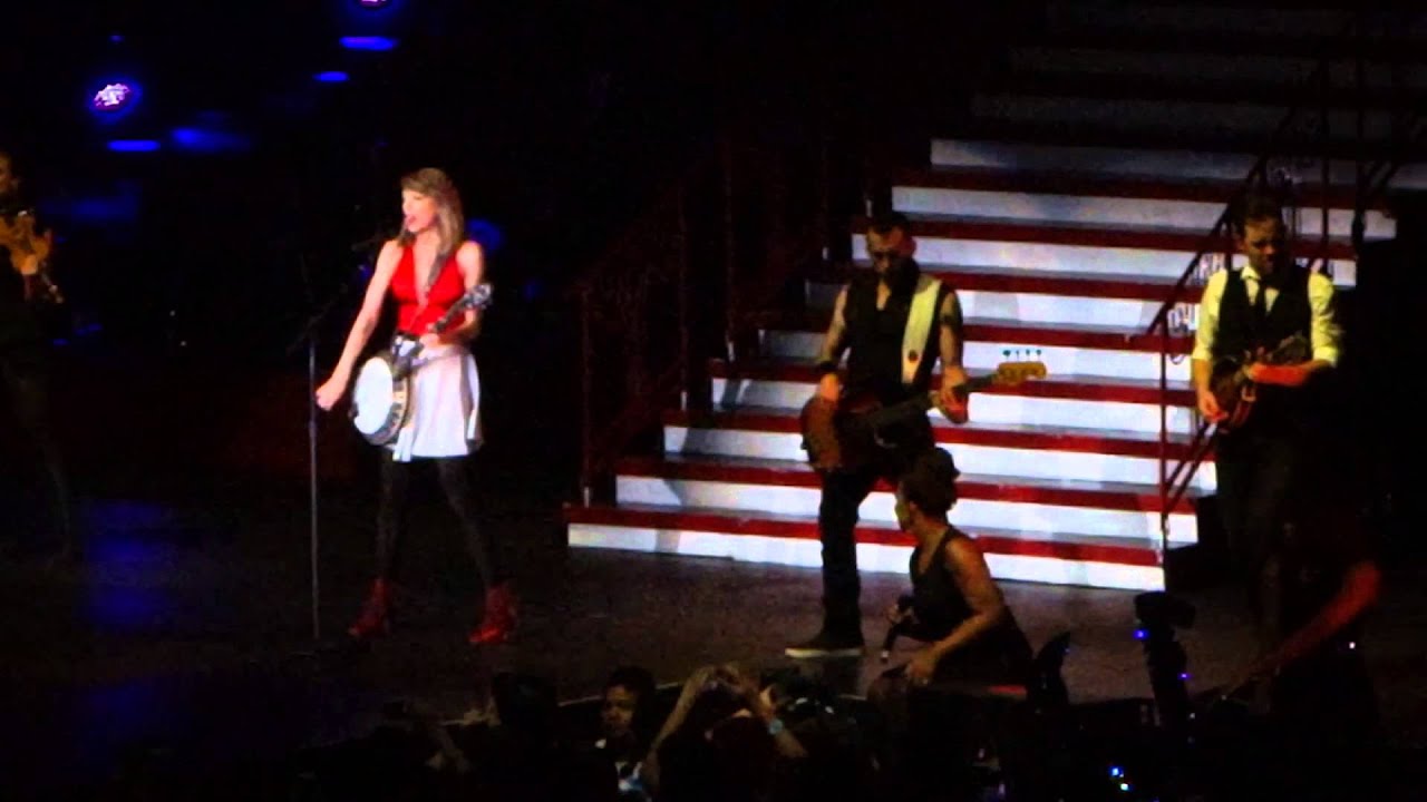[110614] Taylor Swift RED Tour Live in Malaysia 2014 'Mean' 