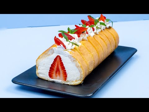 Une super roulade avec 5 ingrédients ! Avec des boudoirs et des fraises !