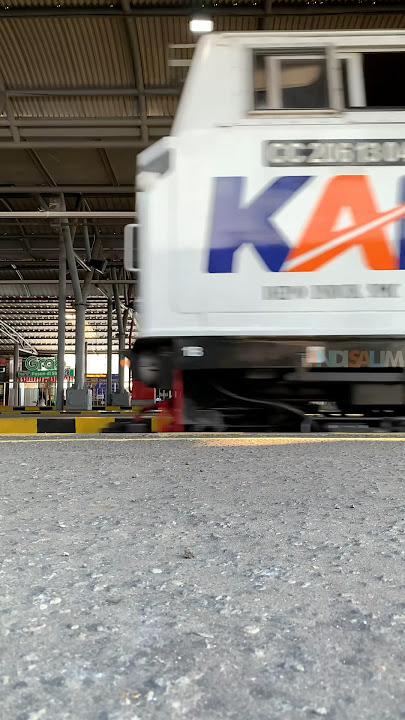 Suara bel kedatangan kereta api stasiun yogyakarta syahdu. #stasiunyogyakarta #belstasiun #shorts