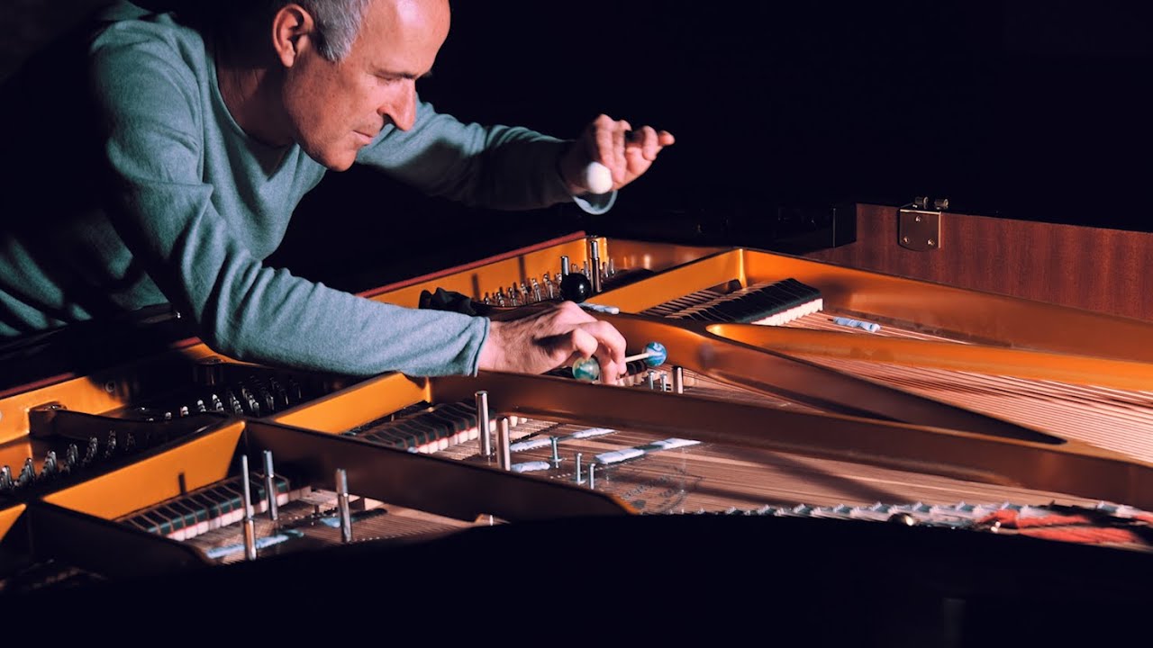 Michelle Agnes Magalhaes – Mobile (2012)