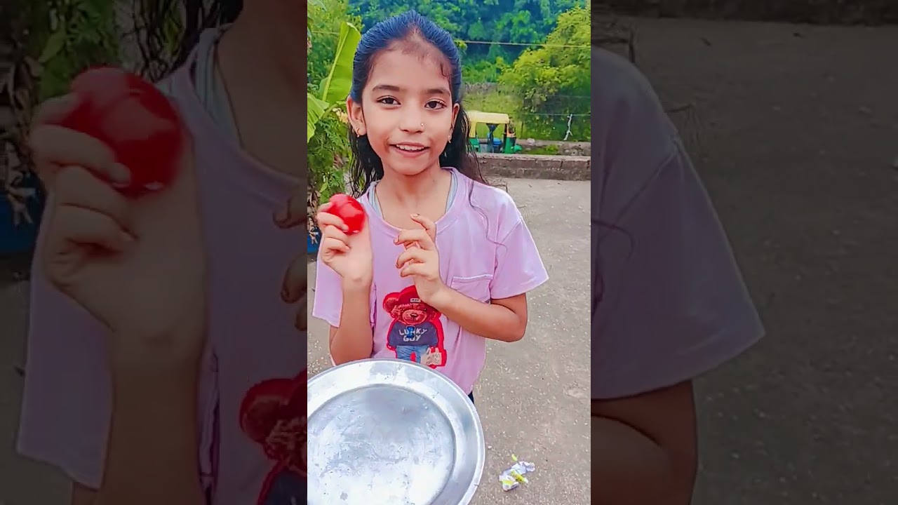 Aayushi Ne liya pink colour ka egg 