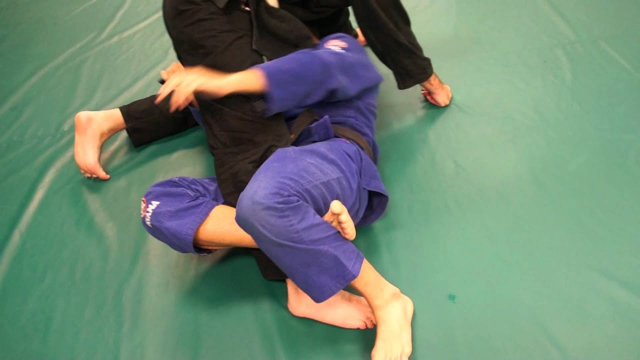 Formiga Quick BJJ Tips: Deep Half Guard Sweep with Bottom Lapel Control ...