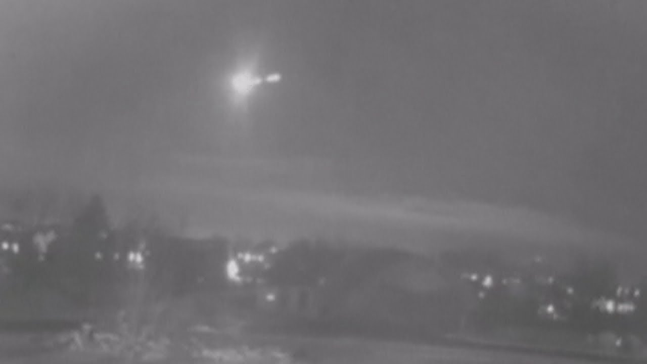 Meteor sighting: Huge 'fireball' streaks across sky in Iowa - YouTube