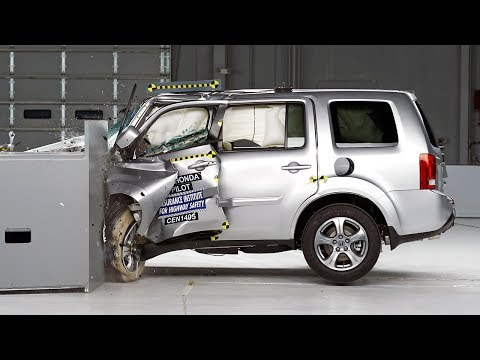 Own a Mazda CX-9 or Honda Pilot? IIHS Has a Horror Movie For You 2 2014 Honda Pilot driver-side small overlap IIHS crash test