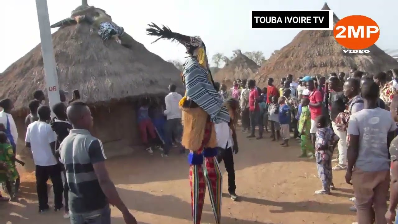 Le masque échassier de Gbôla à Yoh