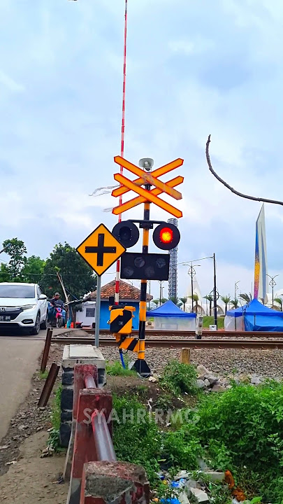 Palang Pintu Elastis Menutup