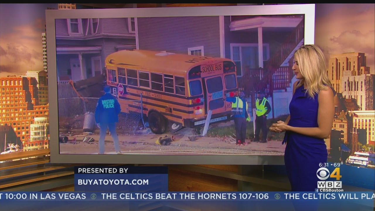 4 Injured In Hyde Park School Bus Crash - YouTube