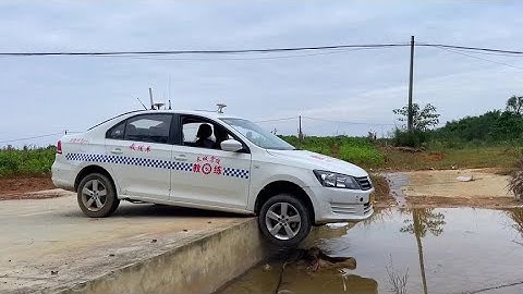 Self rescue when 2 front wheels at the same time fall on the pavement without rescue