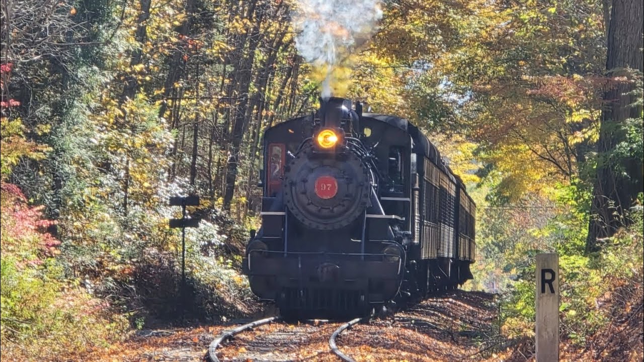 Connecticut Valley Railroad Late Fall Thunder VALE 97