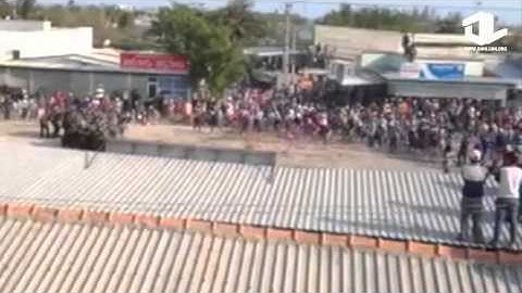 Cảnh sát cơ động đối đầu với người dân Bình Thuận