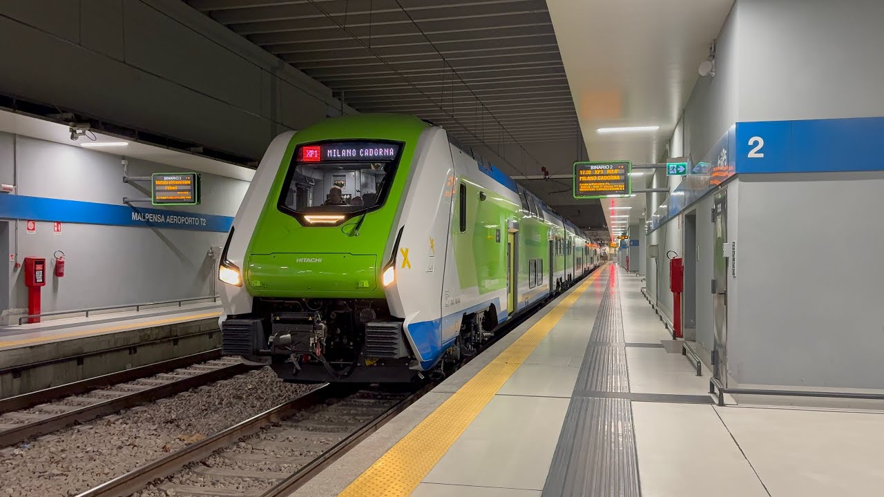 Caravaggio aeroportuali in servizio sulla linea XP1 Milano Cadorna - Malpensa Aeroporto Terminal 2