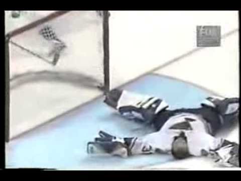 Mats Sundin Knocks Out Grant Fuhr with one shot