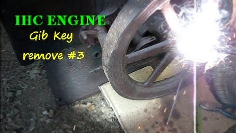 IHC ENGINE / removing a gib key #3of4