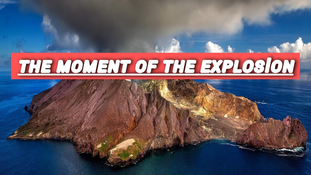 The moments when the Santorini volcano erupted. - YouTube
