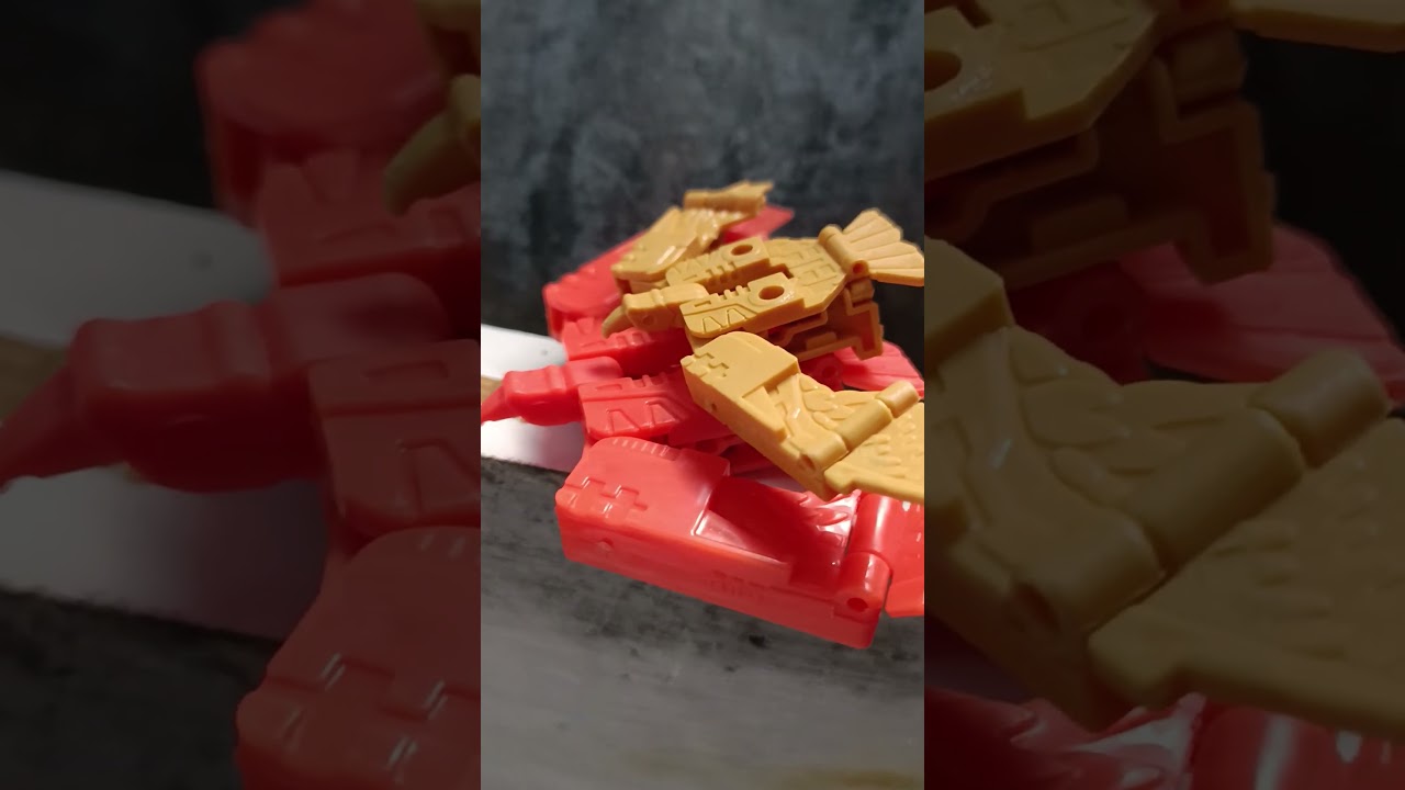 Perbandingan Squawktalk versi Standar & Mini. Robot Kaset bootleg 