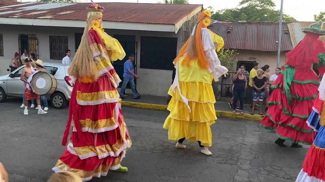 Gigantonas y toros De Sutiaba Desfile