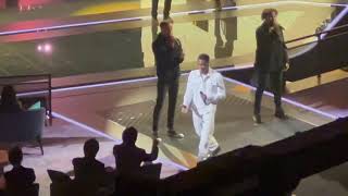 bts v fanboying over giveon