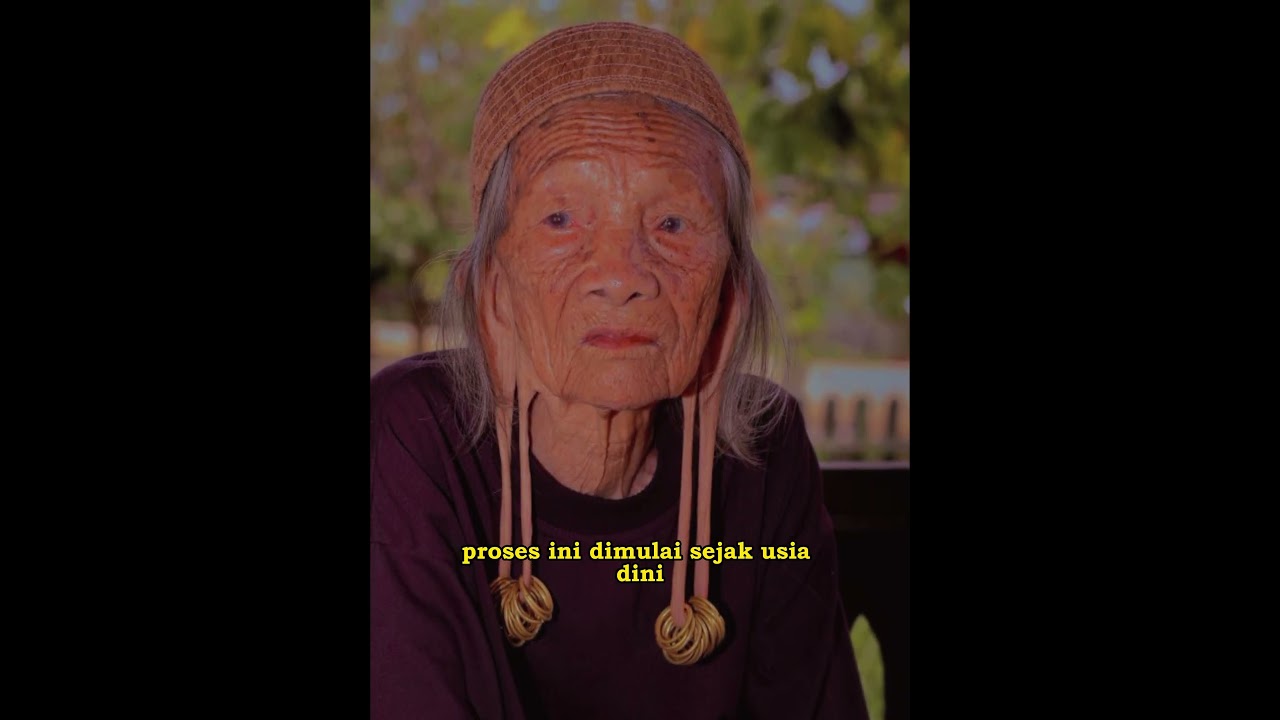 Suku Dayak Telinga Panjang yang berasal dari indonesia