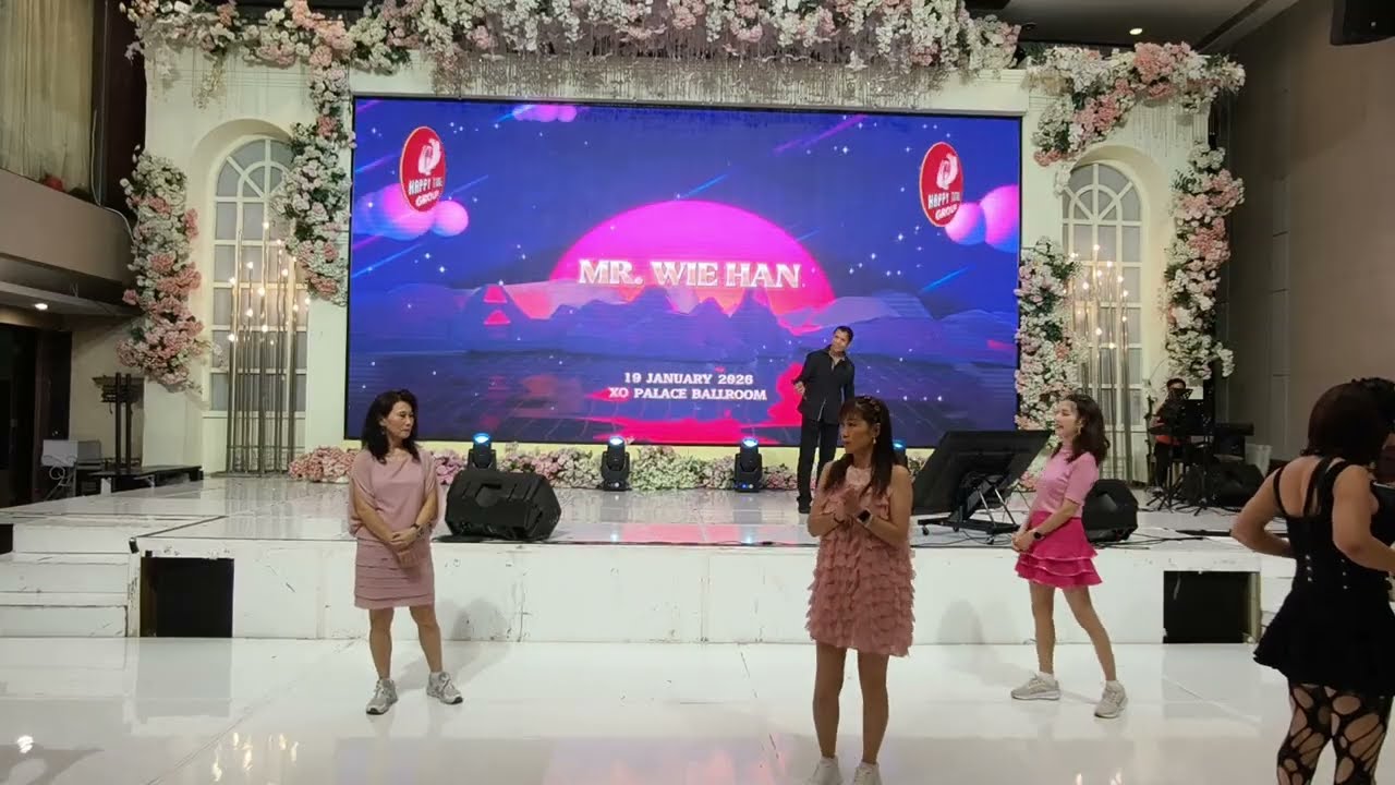 Perform by Mr. Wie Han, Gathering Night Happy Time Group, XO Palace Ballroom 